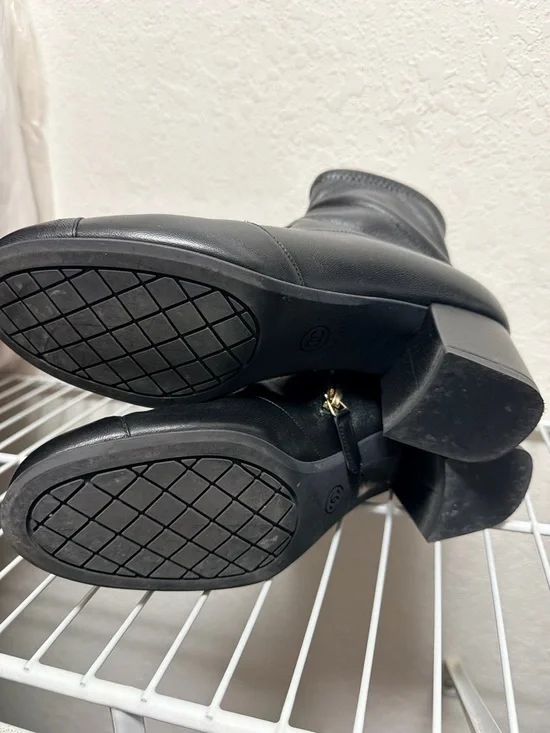 Black Leather Ankle Boots with Side Zip - Designer Logo Cap Toe Chanel uniform - Picture 4 of 4